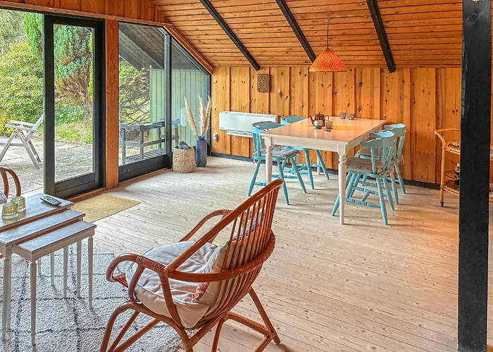 2 Bedroom Beautiful In Casa vacanze