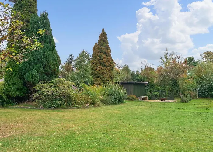 2 Bedroom Beautiful In Græsted