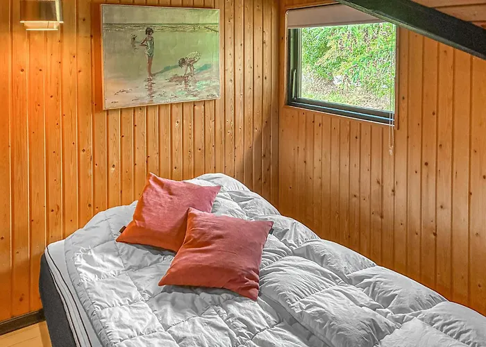 Holiday home 2 Bedroom Beautiful In